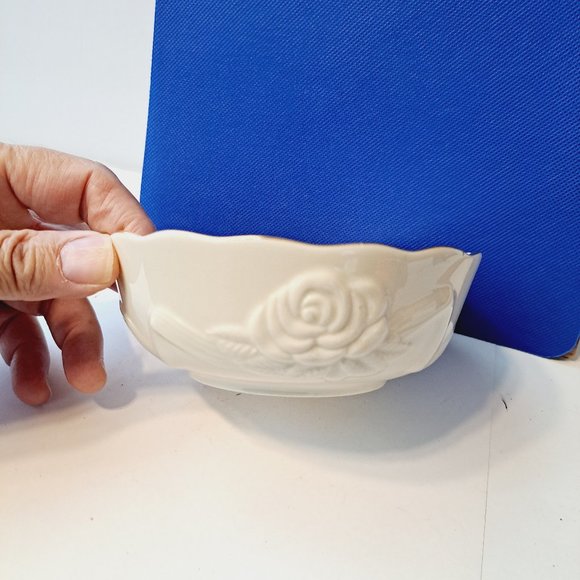 Lenox Collections 5.5” Rose Blossom China Bowl decorated with 24 karat gold. - Picture 7 of 8